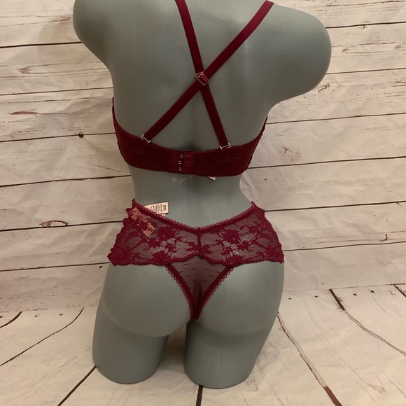 Victoria Secret Lingerie Set - Picture 5 of 7